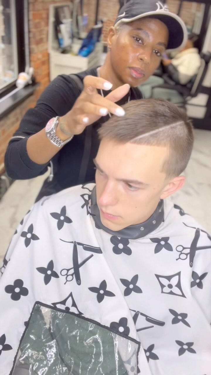Tyi lining up a client
